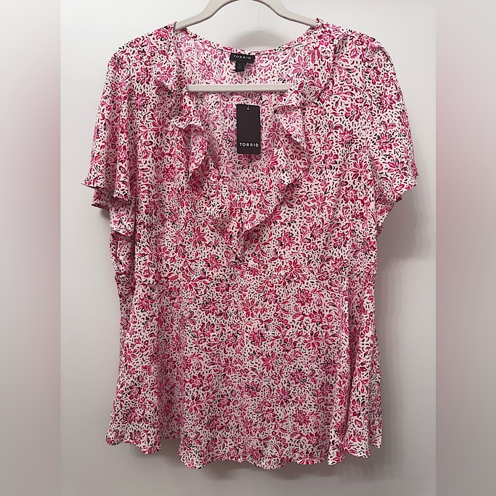 NWT Torrid Georgette Flutter V neck blouse “pretty Jacobien ditsy whisper white” - Picture 3 of 9